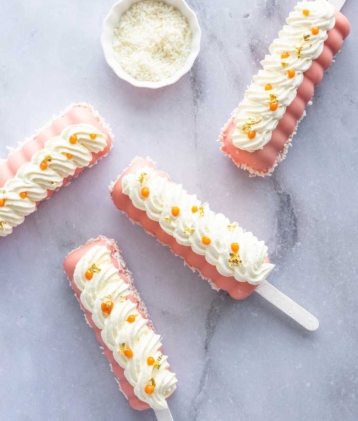 four cakesicle twisters with cream in container