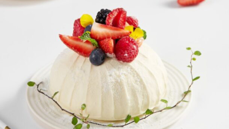 Strawberry Pavlova Landscape