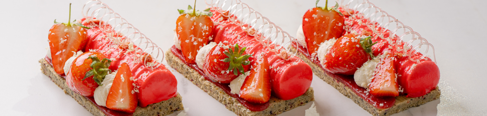 3 strawberry and hibiscus cakes