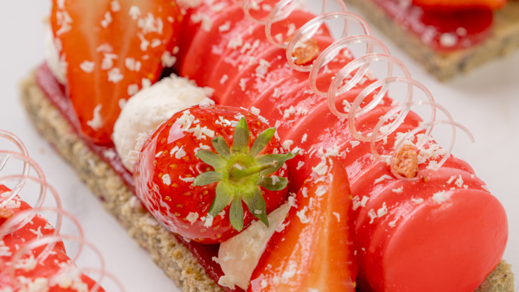 3 strawberry and hibiscus cakes