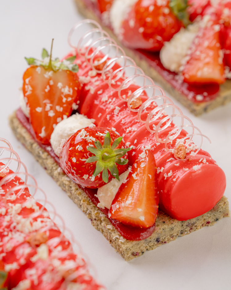 3 strawberry and hibiscus cakes